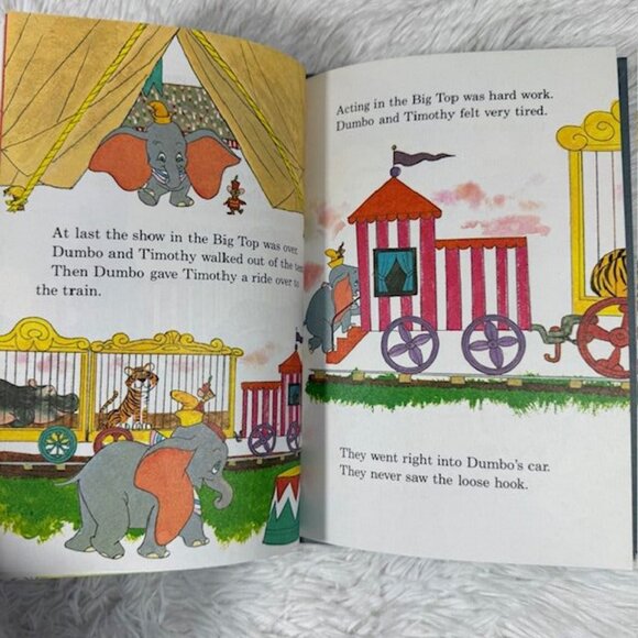 Vintage Set of 4 Disney Children's Books Dumbo/ 3 Little Pigs/ Scamp/ Peter Pan - Picture 15 of 16